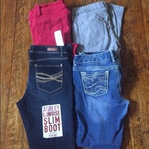 Lot of woman’s jeans